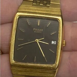 Vintage Pulsar By Seiko Gold Tone Date Watch with a sleek Black Dial